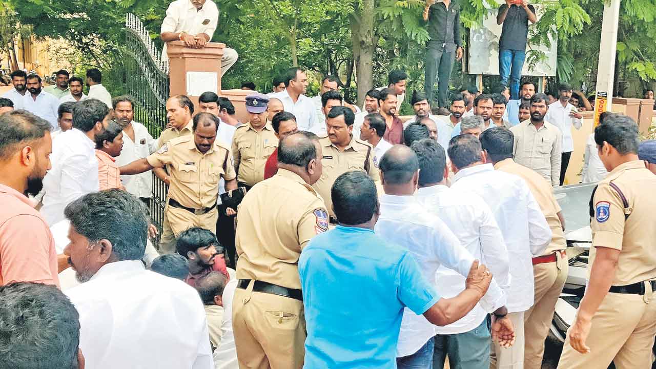 కాంగ్రెస్‌లో కుమ్ములాట..