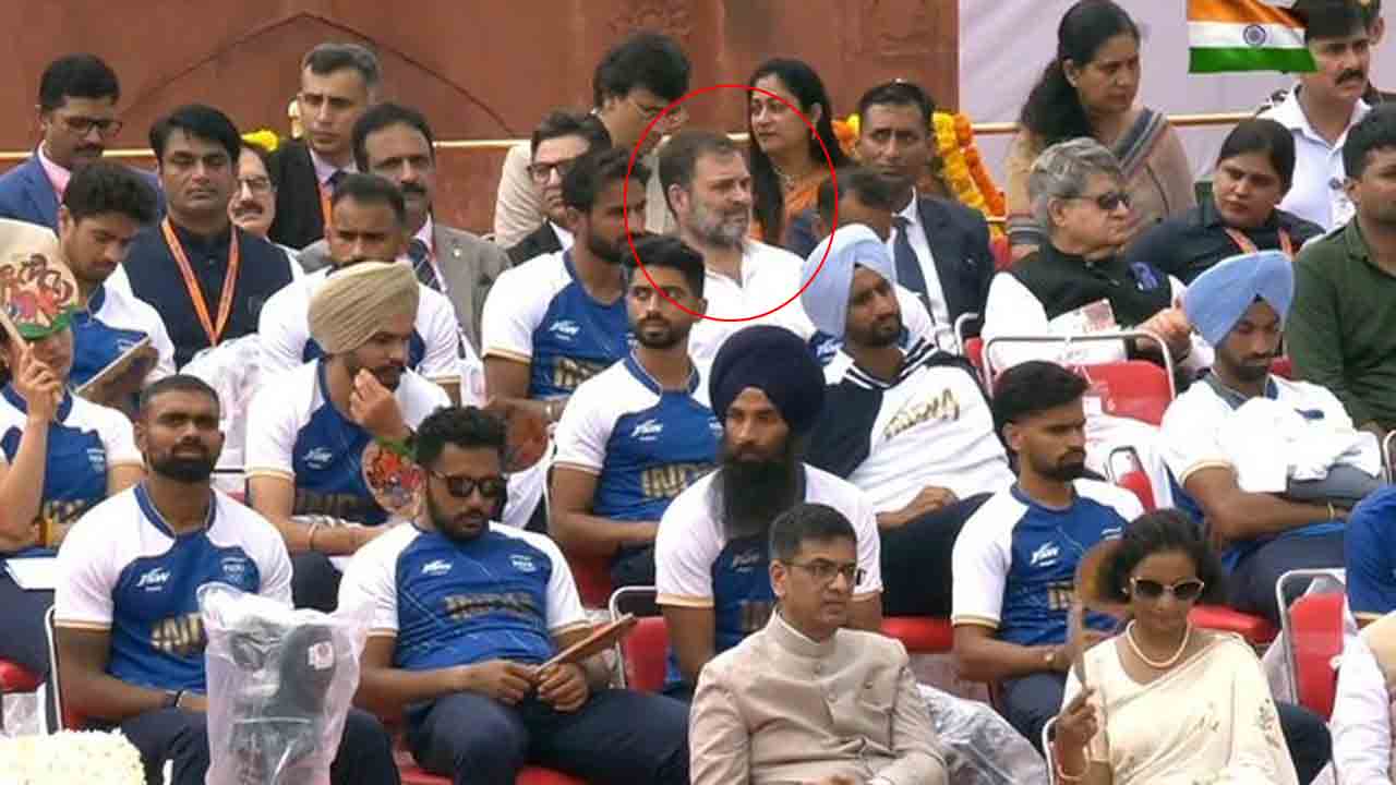 Rahul Gandhi | స్వాతంత్ర్య వేడుకల్లో రాహుల్ అరుదైన ఘనత.. పదేళ్ల తర్వాత తొలిసారి ఆ స్థానంలో కూర్చున్న నేతగా రికార్డు