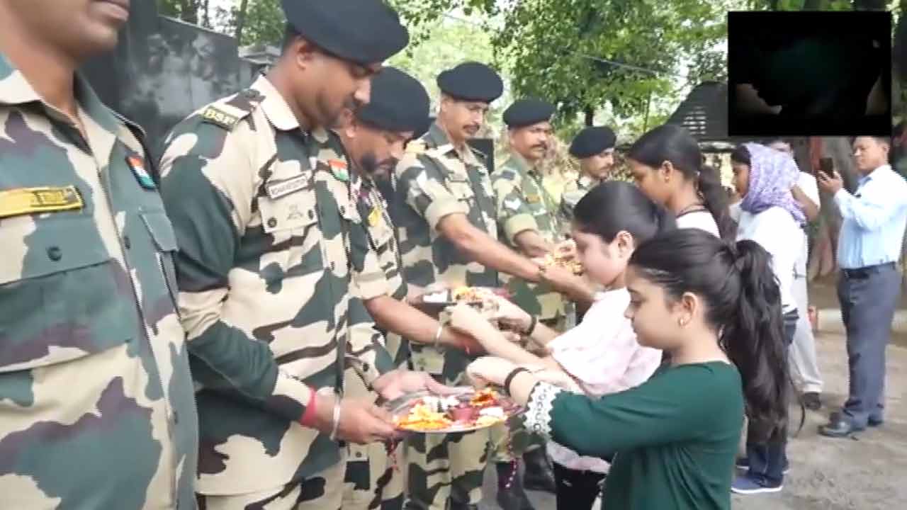 Rakhi festival | జమ్ముకశ్మీర్ సరిహద్దుల్లో జవాన్‌లకు రాఖీలు కట్టిన బాలికలు..Video