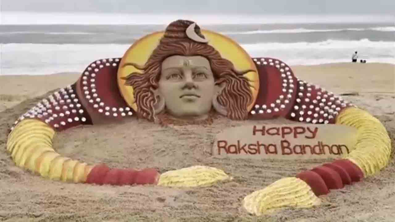 Sand Art | రాఖీ పౌర్ణమి.. పూరీ తీరంలో ఆకట్టుకుంటున్న సైకత శిల్పం