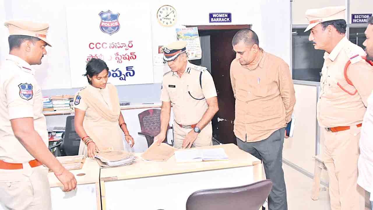 ఫిర్యాదులపై తక్షణమే స్పందించాలి