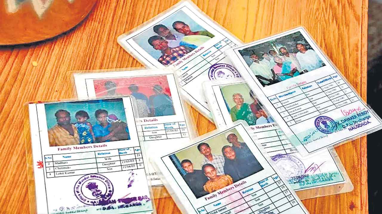 Ration Card | పట్టణల్లో వార్షికాదాయం 2 లక్షల్లోపు ఉంటేనే రేషన్‌కార్డు.. పల్లెల్లో భూమి కూడా పరిగణనలోకి