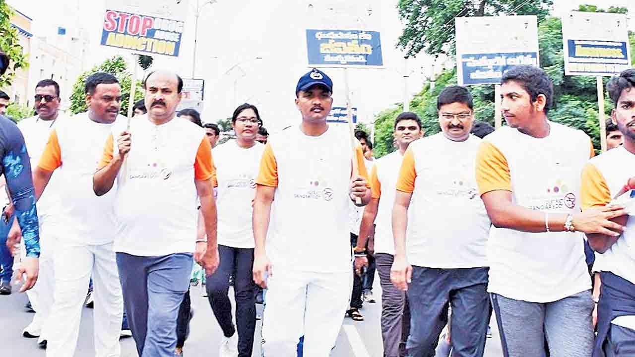 డ్రగ్స్‌ మహమ్మారిని తరిమికొట్టాలి