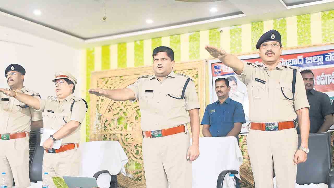 ట్రాఫిక్‌ నియమాలు పాటిద్దాం