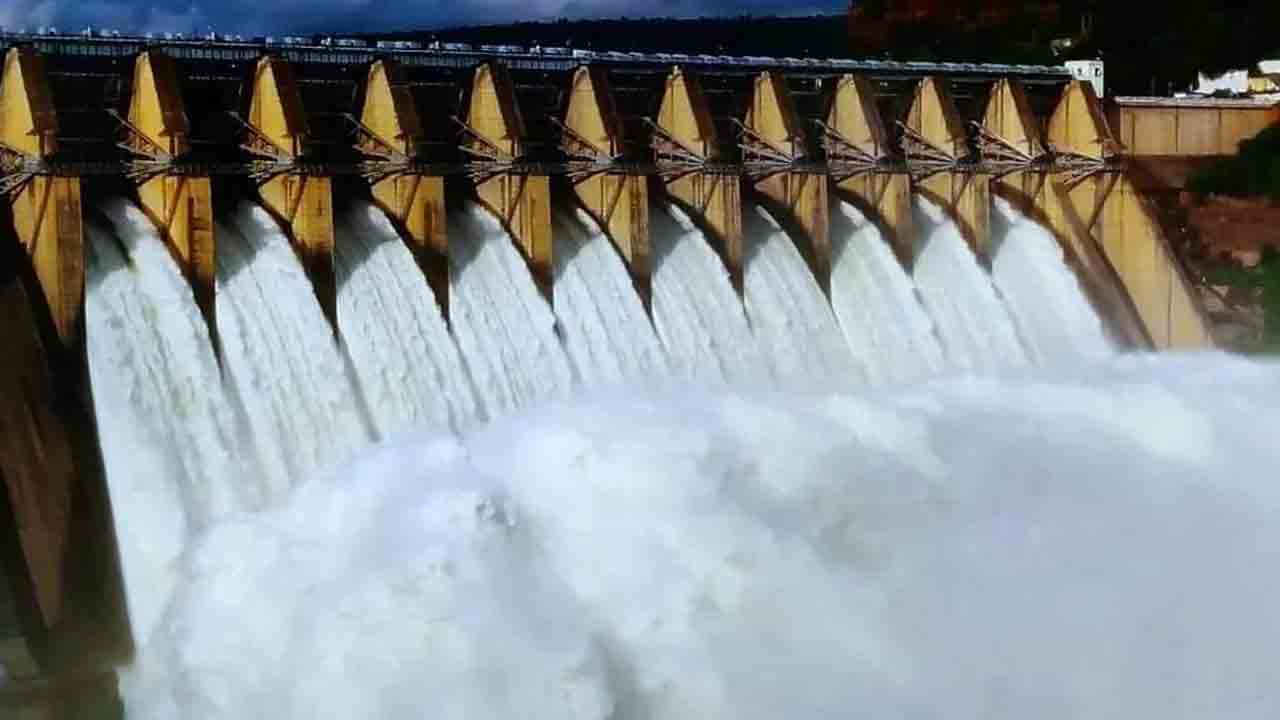 Srisailam | శ్రీశైలం నుంచి సాగర్‌కు ఉరకలెత్తుతున్న కృష్ణమ్మ..