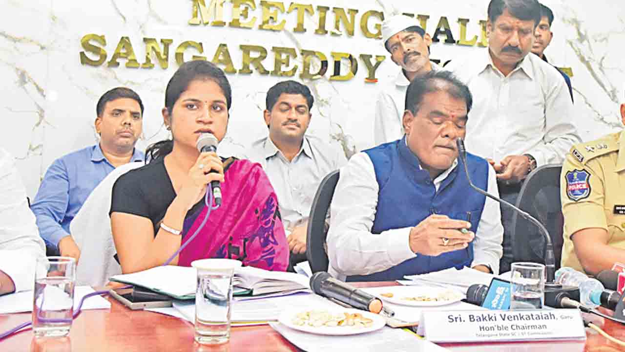 ఎస్టీల కేసులు పరిష్యరించాలి