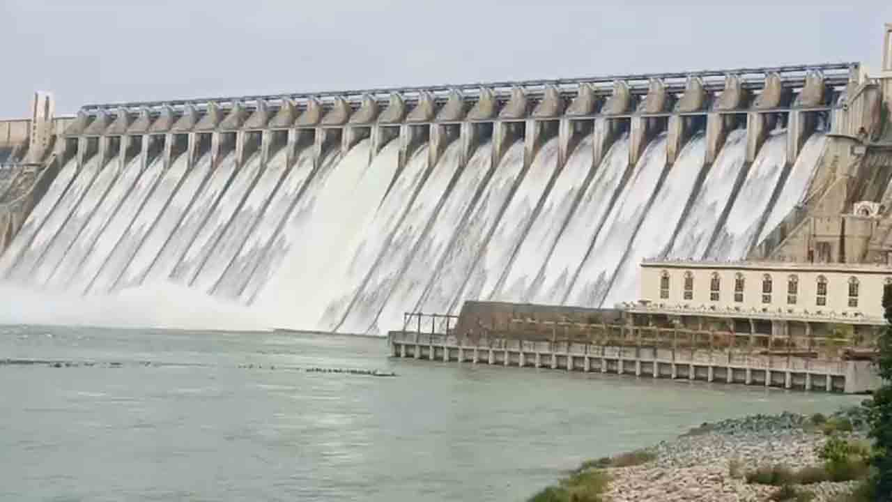 Nagarjuna Sagar | నిండు కుండలా నాగార్జునసాగర్‌.. గేట్ల పైనుంచి దూకుతున్న కృష్ణమ్మ.. వీడియో