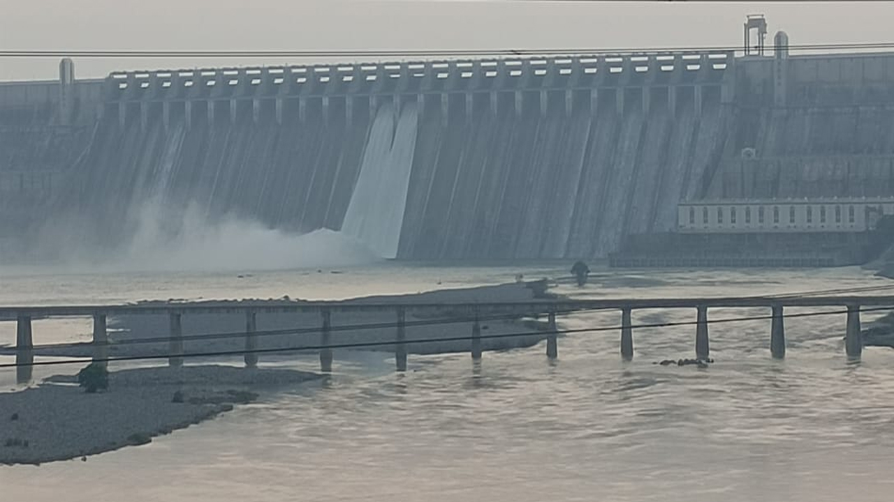 Nagarjuna Sagar | నాగార్జున సాగర్‌ డ్యామ్‌ రెండుగేట్ల ఎత్తివేత