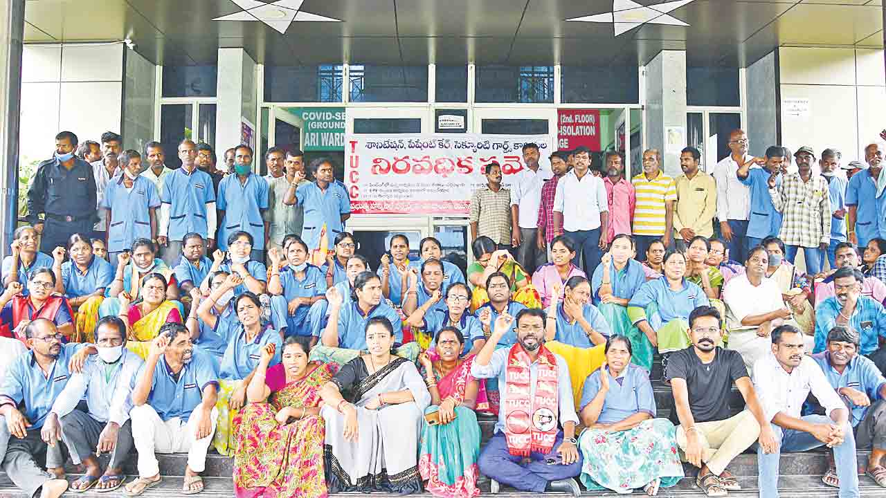 పెండింగ్‌ వేతనాలేవి?