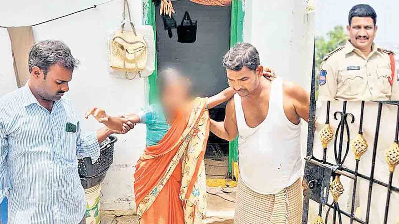 Shadnagar Incident | దళిత మహిళపై థర్డ్‌ డిగ్రీ.. షాద్‌నగర్‌ డీఐ సహా నలుగురు కానిస్టేబుళ్లపై కేసు