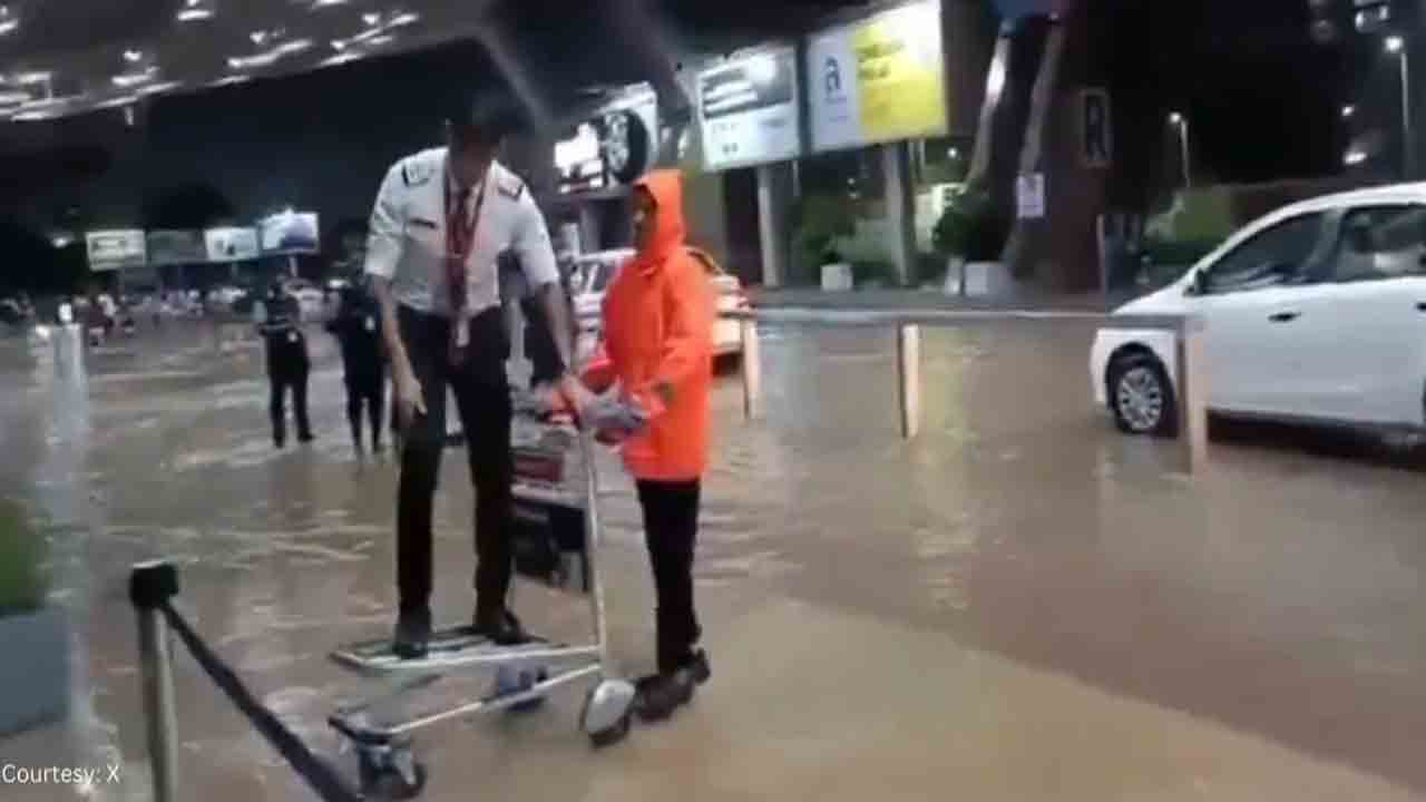 Watch: లగేజీ కార్ట్‌పై ఎయిర్‌పోర్ట్‌లోకి వెళ్లిన స్పైస్‌జెట్ పైలట్.. వీడియో వైరల్‌