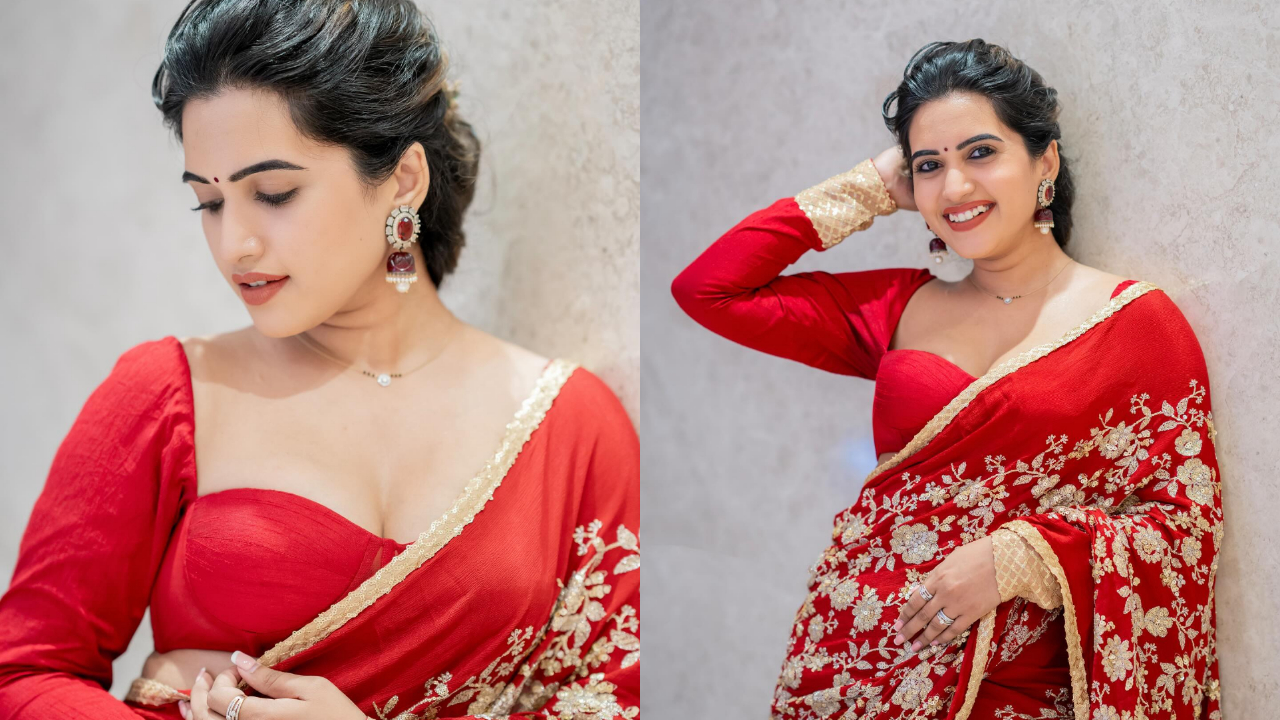 Sravanthi Chokarapu | ఎర్ర‌చీర‌లో కుర్రాళ్ల మ‌తిపోగొడుతున్న స్రవంతి..