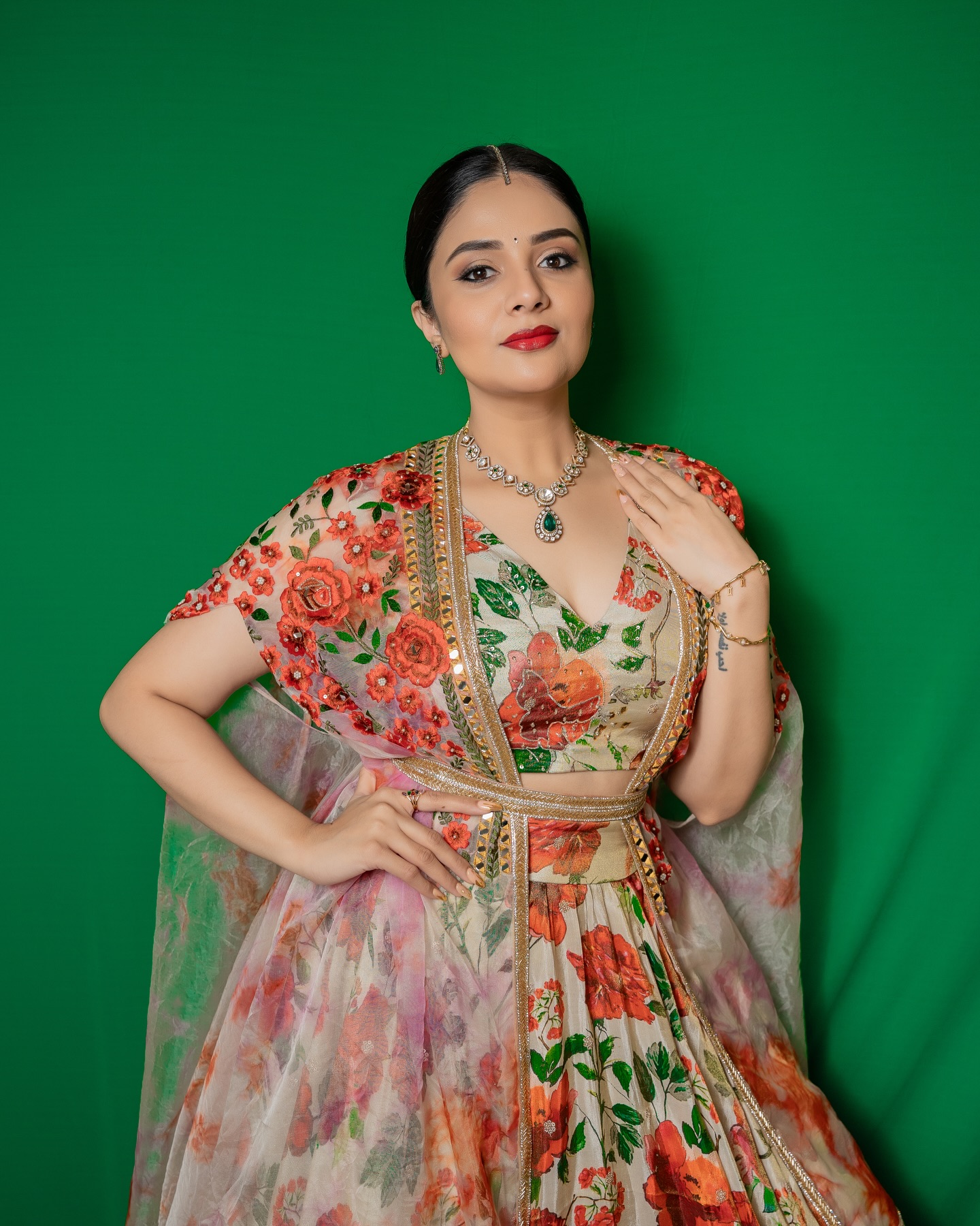Anchor Sreemukhi