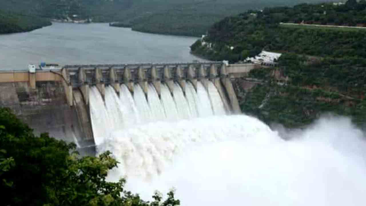 Srisailam reservoir | శ్రీశైలం జలాశయం నుంచి కొనసాగుతున్న నీటి విడుదల
