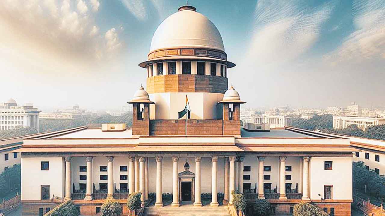 ఉచితాలకు పైసలుంటయ్‌.. పరిహారానికి లేవా?