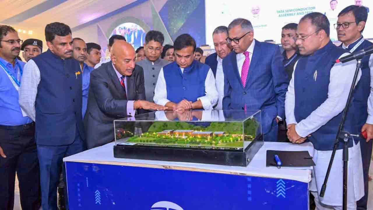 Tata- Semi Conductor Chips | అసోమీలకు 27 వేల కొలువులు ఇవ్వనున్న టాటా..!