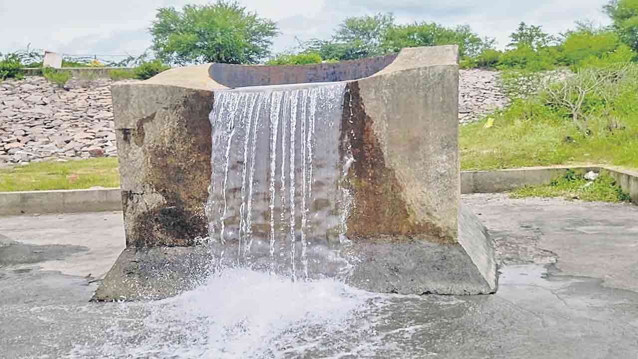 తపాస్పల్లి రిజర్వాయర్లోకి గోదావరి జలాలు