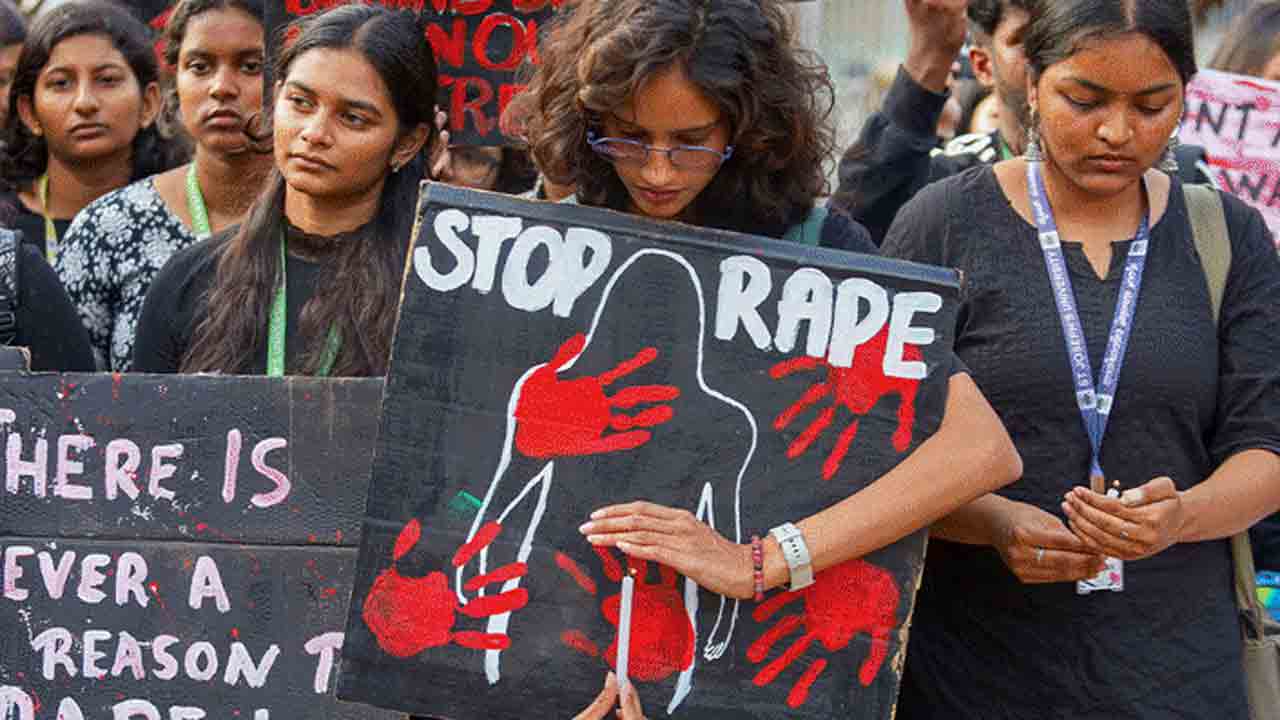 Kolkata | సచివాలయం ముట్టడికి విద్యార్థుల పిలుపు.. కోల్‌కతాలో భారీగా మోహరించిన పోలీసులు