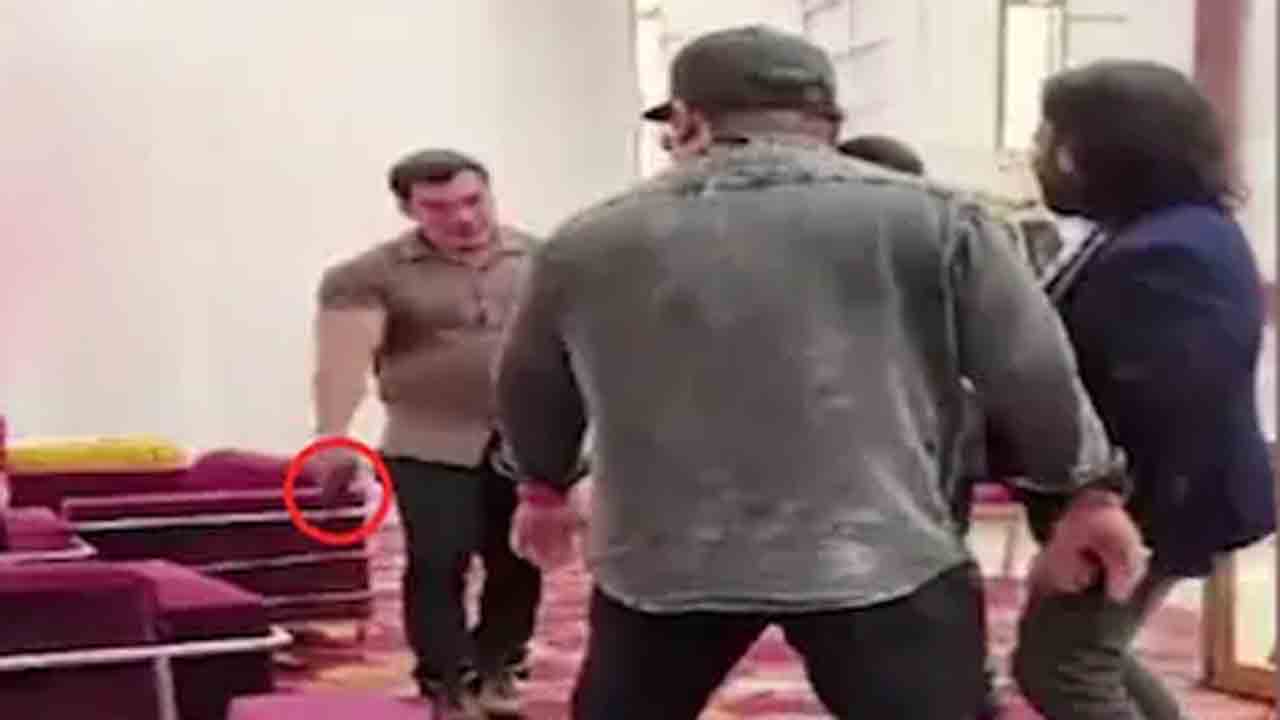 Tihar jail official | సర్వీస్‌ తుపాకీతో డ్యాన్స్‌.. తీహార్‌ జైలు అధికారిపై వేటు