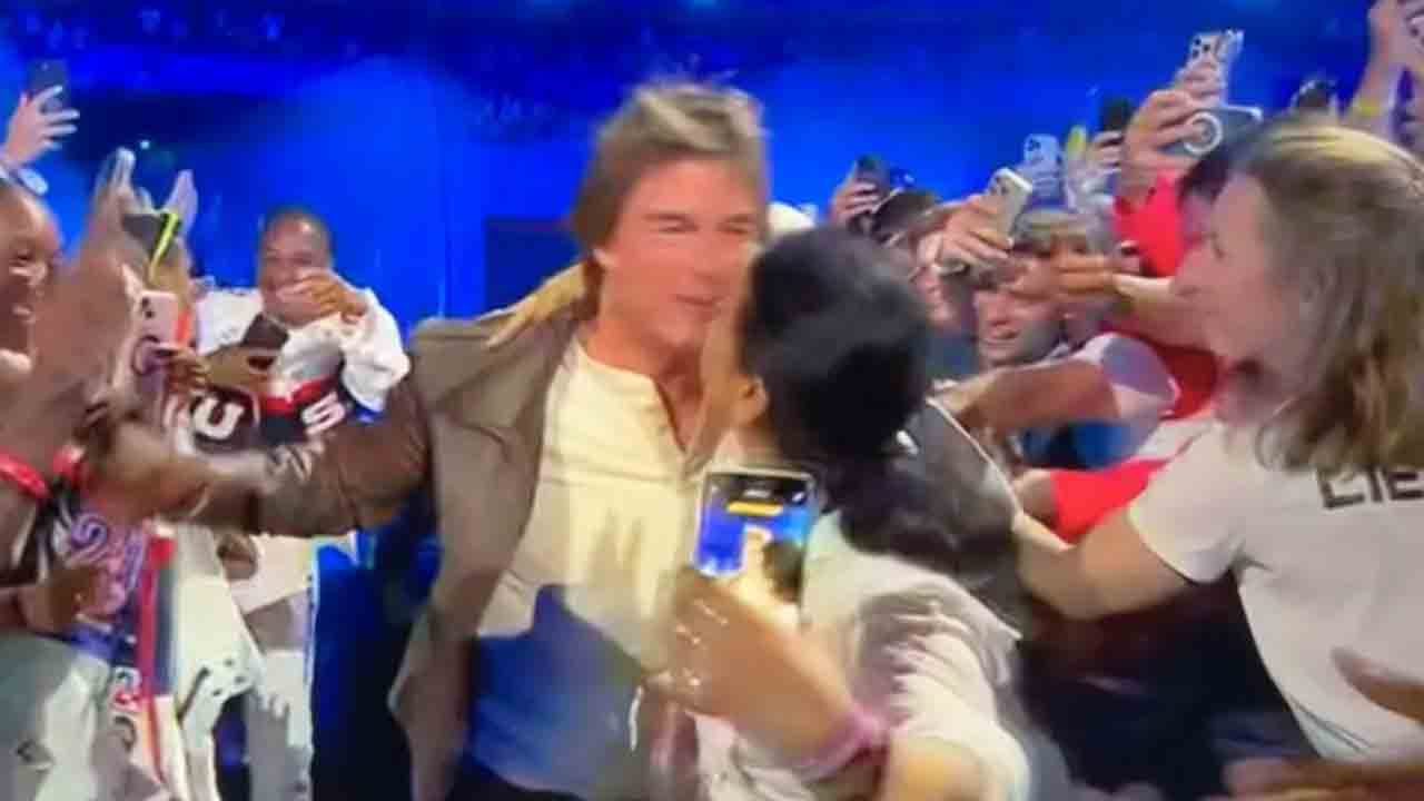 Tom Cruise | హాలీవుడ్‌ నటుడికి బలవంతంగా ముద్దు పెట్టిన మహిళ.. ఒలింపిక్స్‌ ముగింపు వేడుకల్లో ఆసక్తికర ఘటన