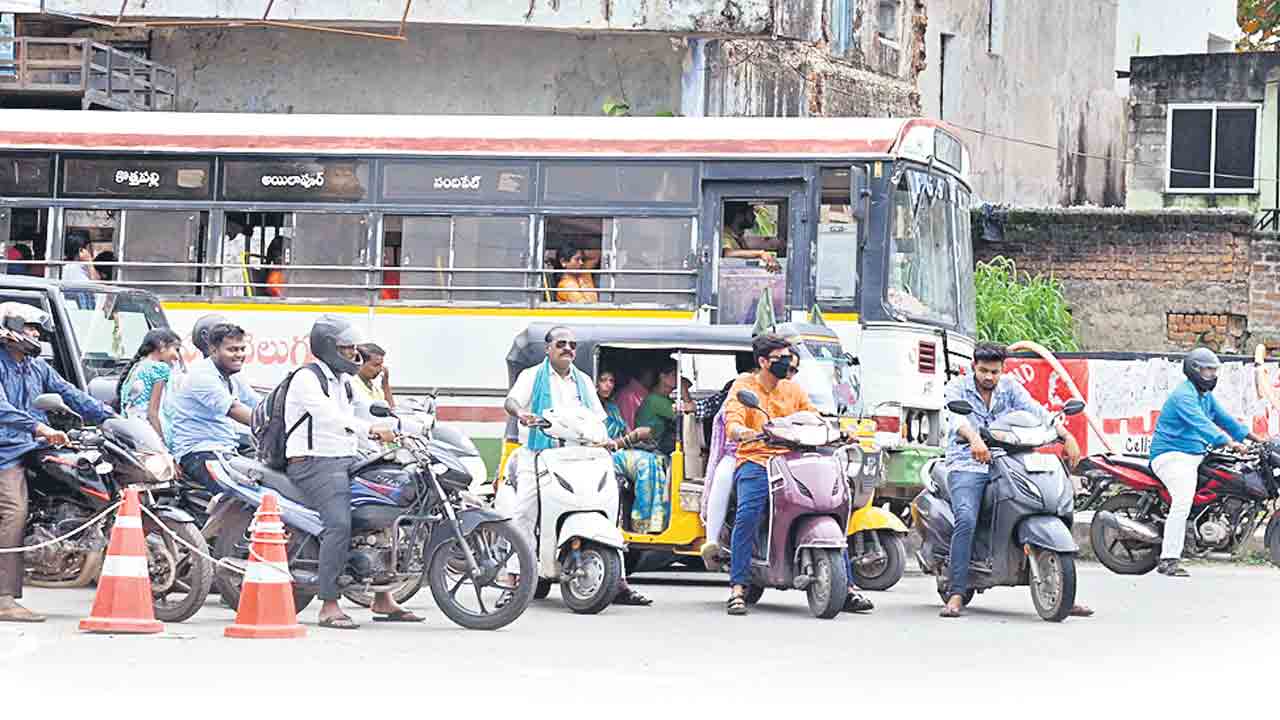 ట్రాఫిక్‌పై కింకర్తవ్వం !