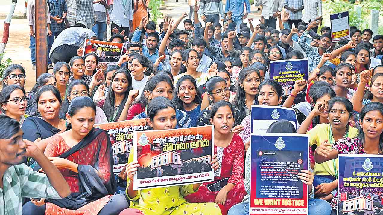 రోడ్డెక్కి.. నిరసన తెలిపి..