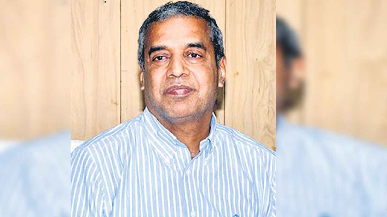 అధికారులకు రుణమాఫీ సెగ