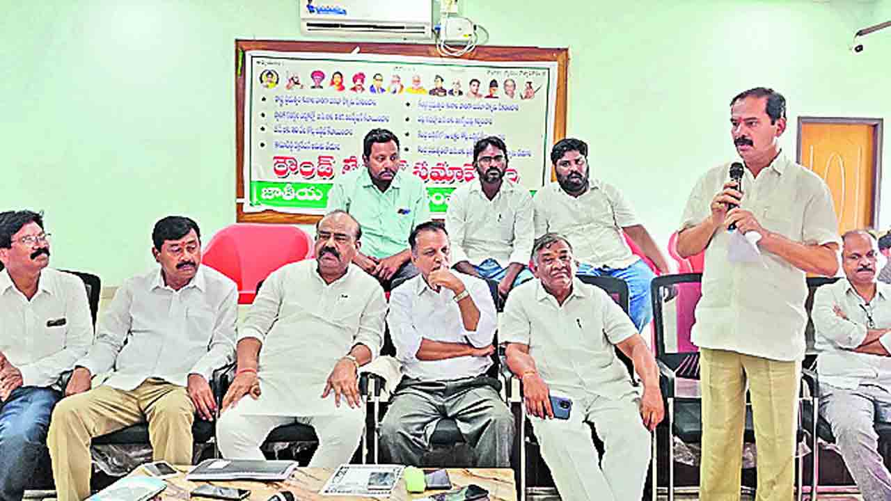 బీసీల రిజర్వేషన్‌ ఇవ్వాల్సిందే..