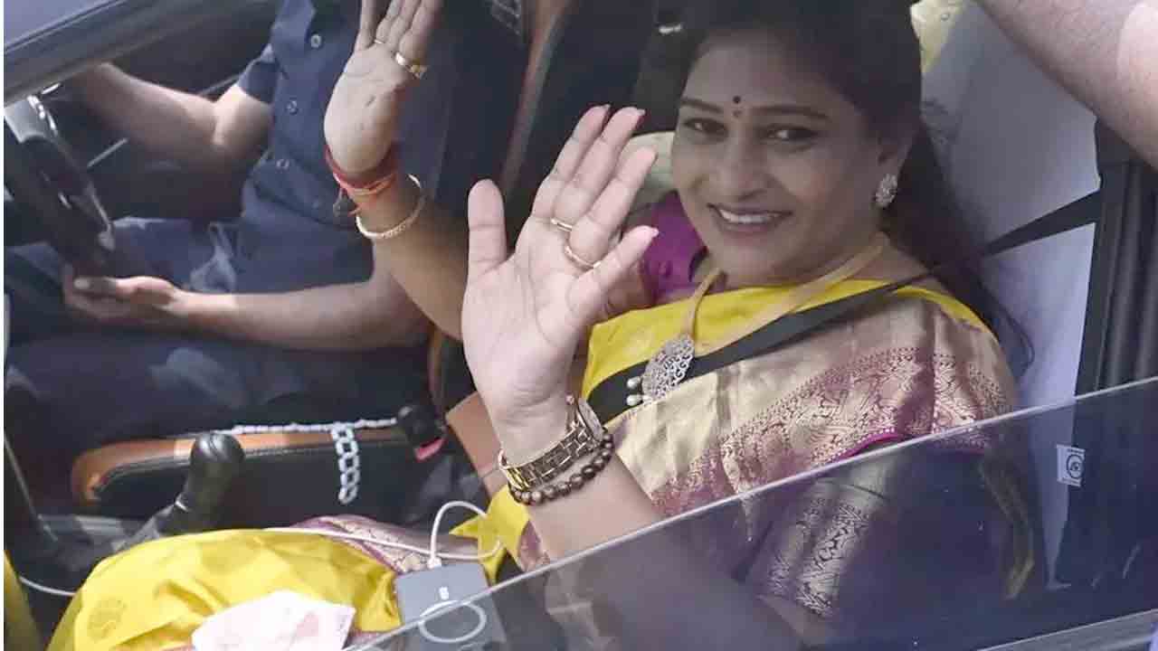 Home Minister Anitha | ఏపీ హోం మంత్రి అనితకు తప్పిన పెను ప్రమాదం