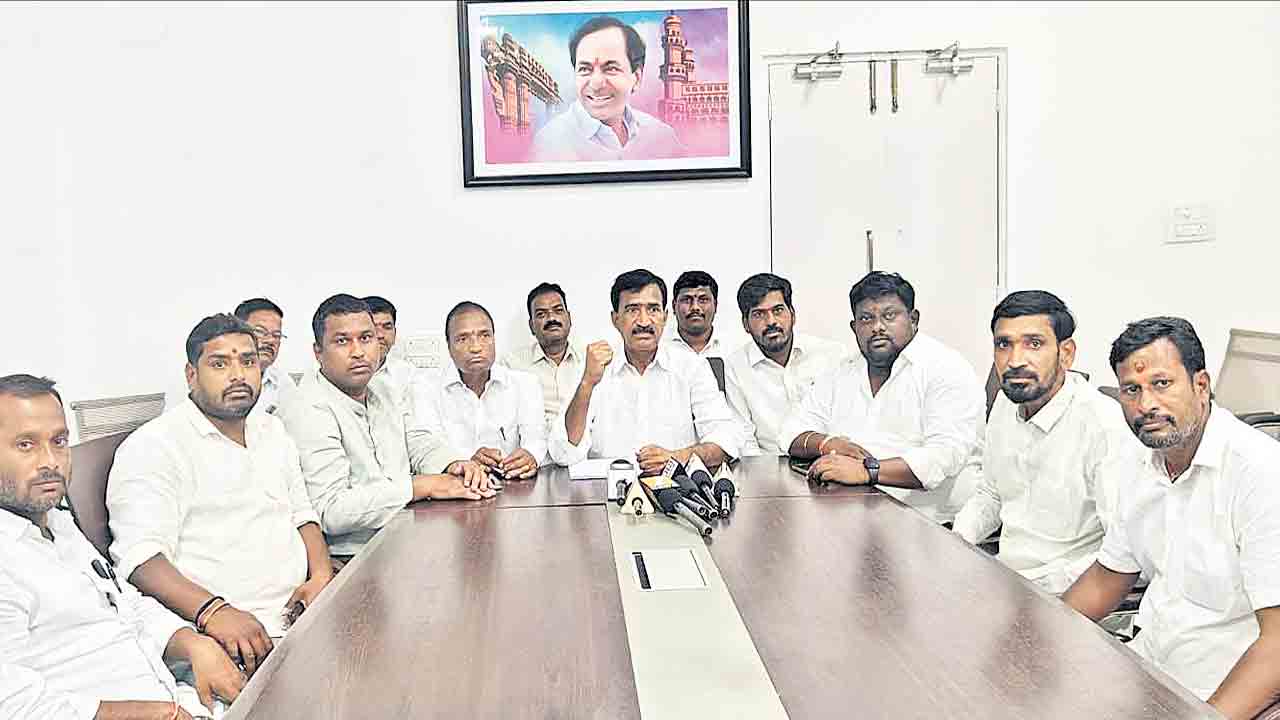 హరీశ్‌రావును ప్రశ్నించే అర్హత మీకు లేదు