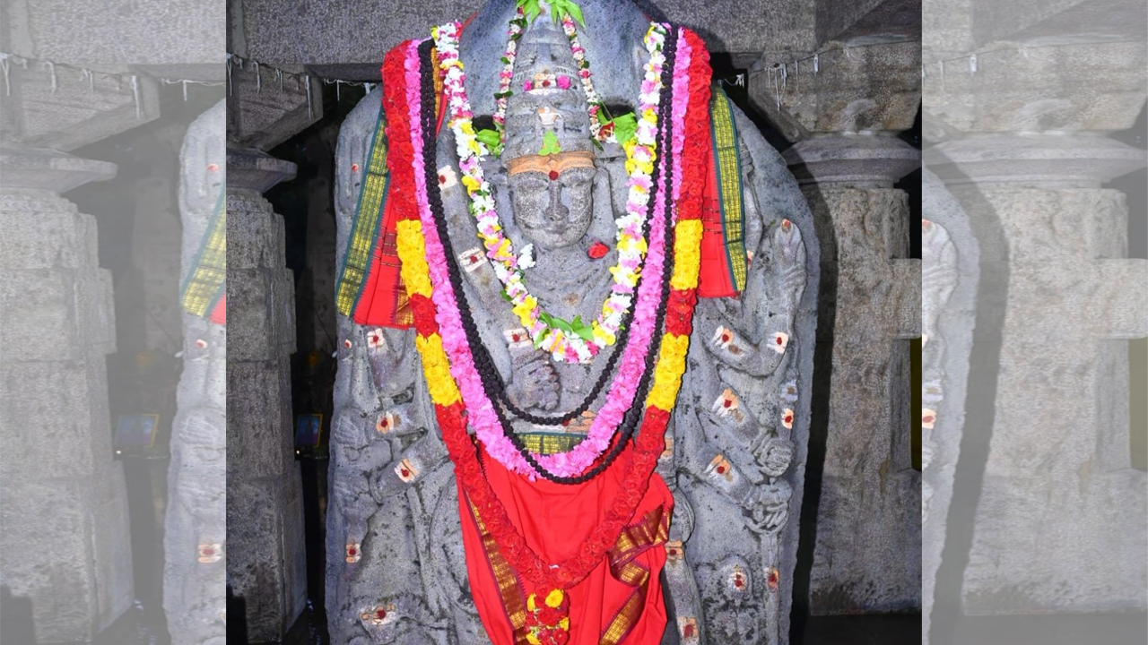 Srisalam | బయలు వీరభద్రుడికి విశేష అర్చన, బసవన్నకు శనగలు సమర్పణ..!