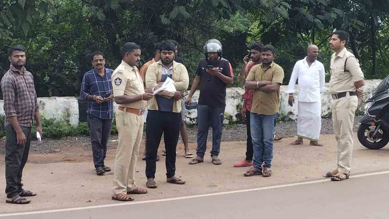 Srisailam | శ్రీశైలంలో మద్యం, మాంసానికి చెక్‌ పెట్టేందుకు వాహనాల తనిఖీలు