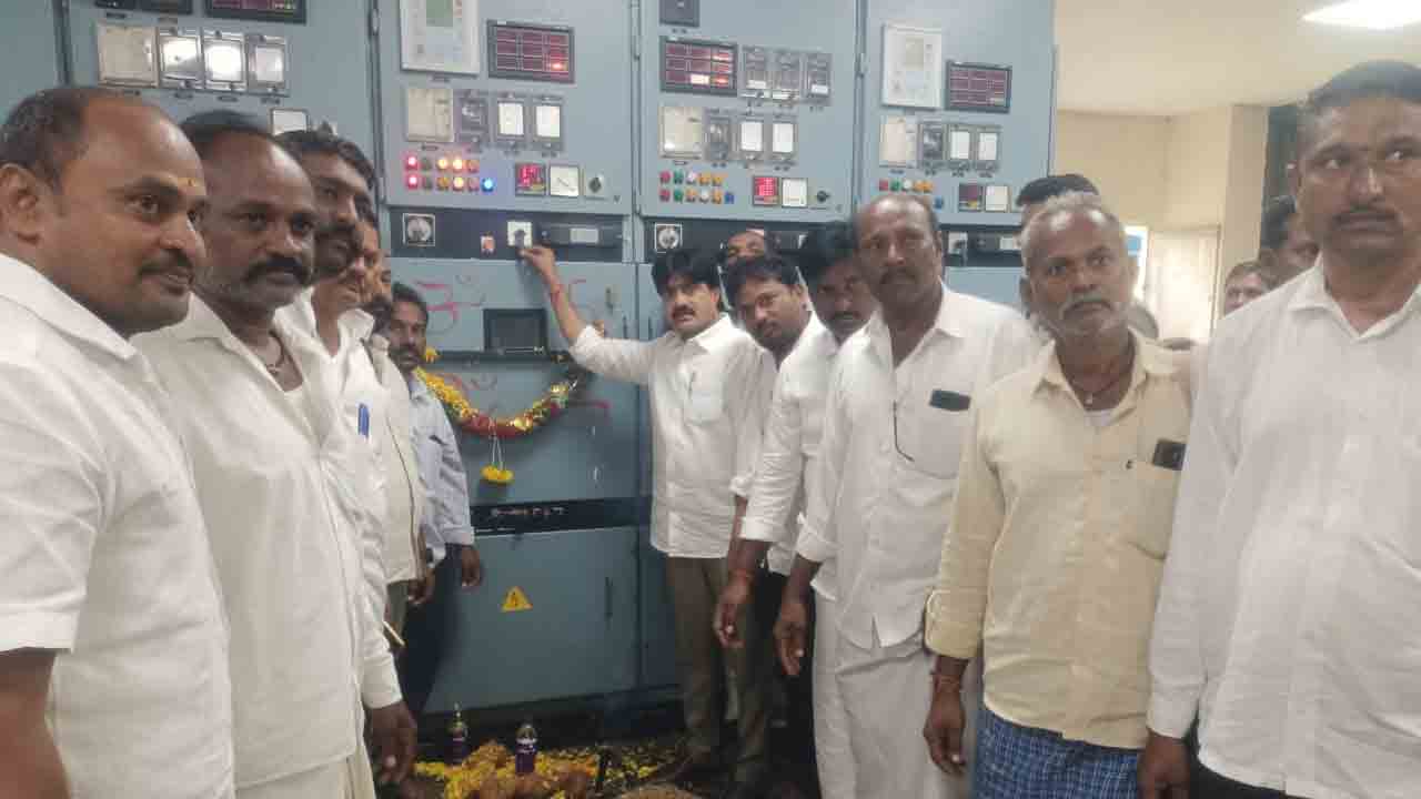 Thummilla Lift | తుమ్మిళ్ల లిఫ్ట్‌ మోటార్లను ఆన్‌చేసిన ఎమ్మెల్యే విజయుడు.. పంపింగ్‌ను అడ్డుకున్న కాంగ్రెస్‌ నేత సంపత్‌