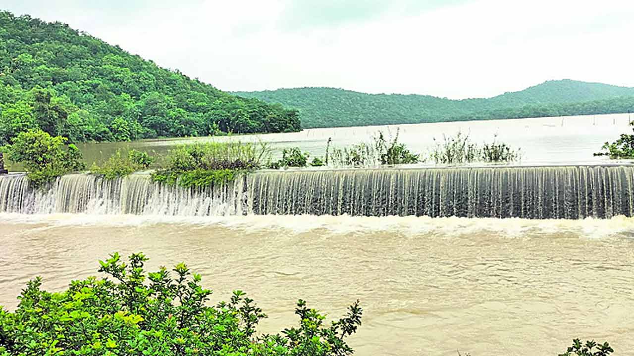 రోజంతా వర్షం