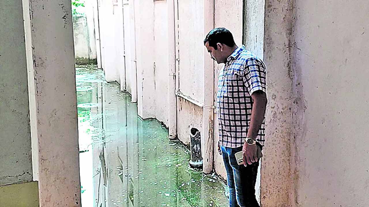 జనగామ హాస్టల్‌లో ఏసీబీ తనిఖీలు