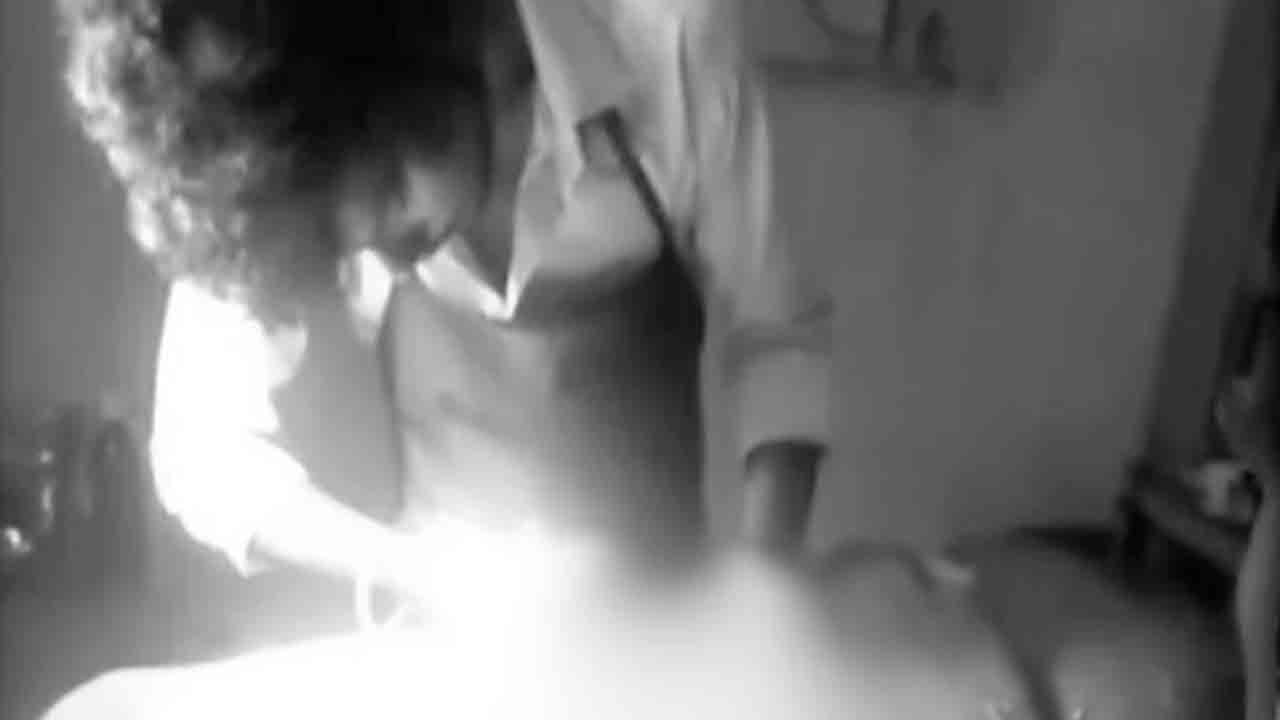 Ward Boy Performs Surgery To Woman | వివస్త్ర మహిళకు సర్జరీ చేసిన వార్డ్‌ బాయ్‌.. వాట్సాప్‌లో   వీడియో షేర్‌