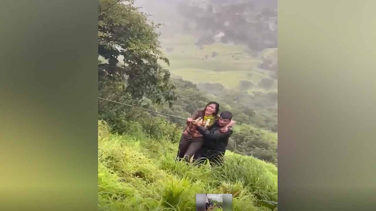 Selfie accident | సెల్ఫీ తీసుకోబోయి 60 అడుగుల లోయలోపడ్డ యువతి.. తీవ్ర గాయాలతో పరిస్థితి విషమం..!