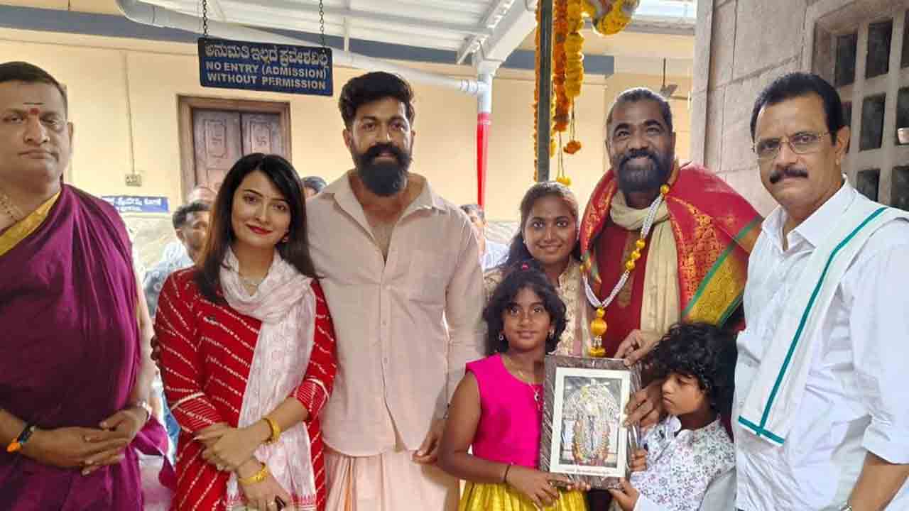 Yash Boss | ప్రముఖ ఆలయ సందర్శనలో యశ్‌.. ఇంతకీ ఎక్కడికెళ్లాడో తెలుసా..?