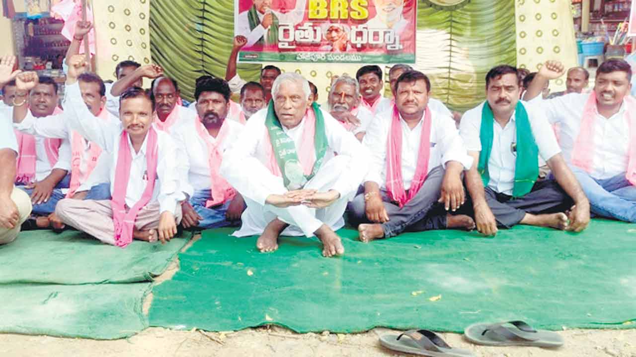 కొర్రీల కాంగ్రెస్‌కు రైతులే బుద్ధిచెప్తరు