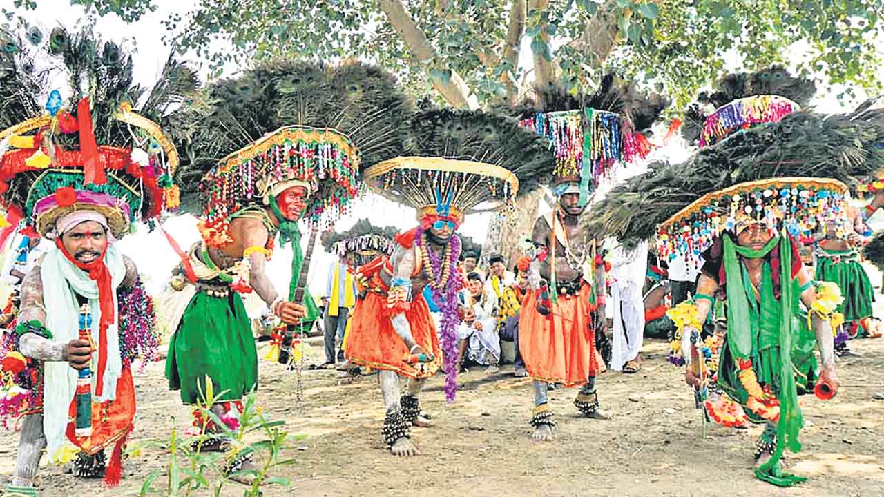 ఆదివాసీలకు అండగా బీఆర్ఎస్