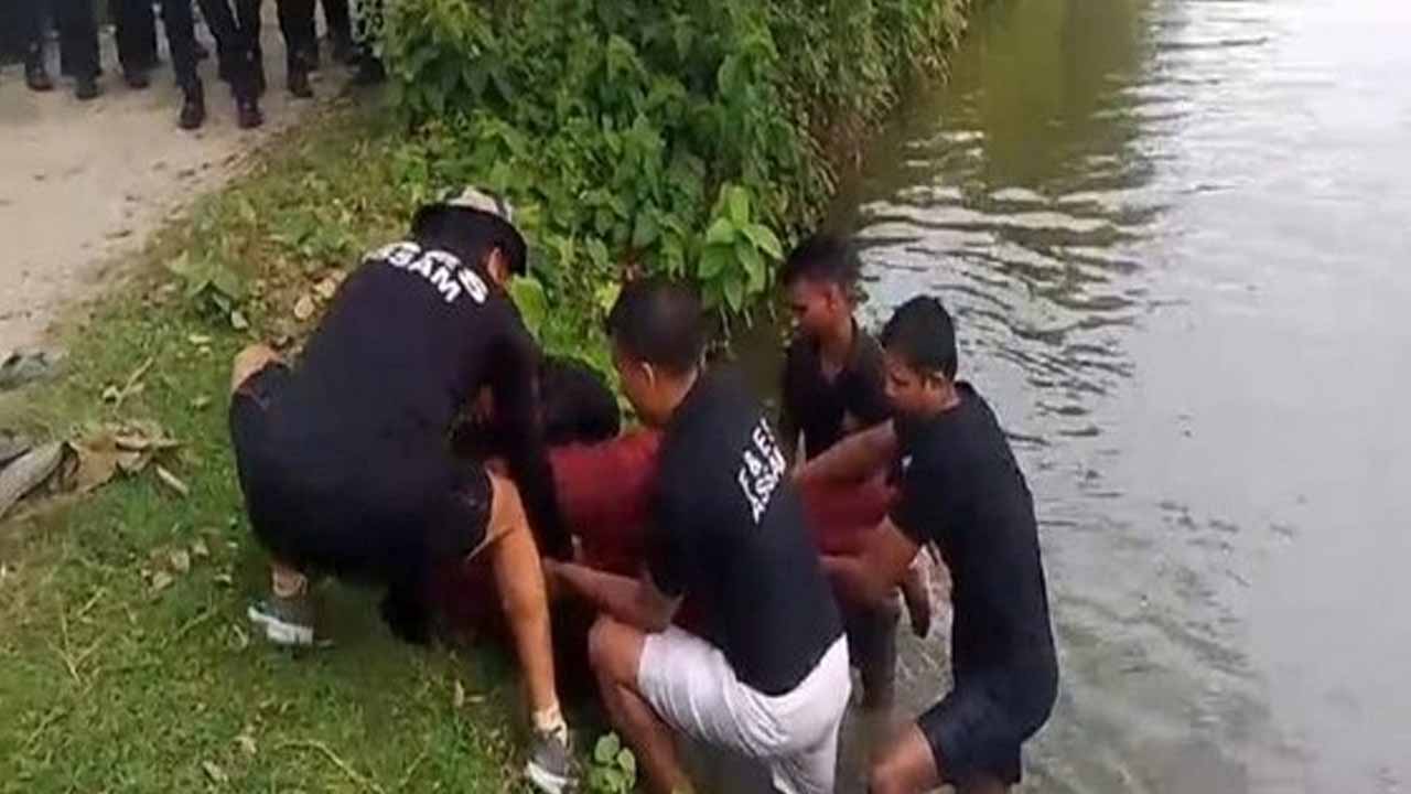 Crime Scene: క్రైం సీన్‌కు గ్యాంగ్‌ రేప్ నిందితుడు.. త‌ప్పించుకోబోయి చెరువులో దూకి..