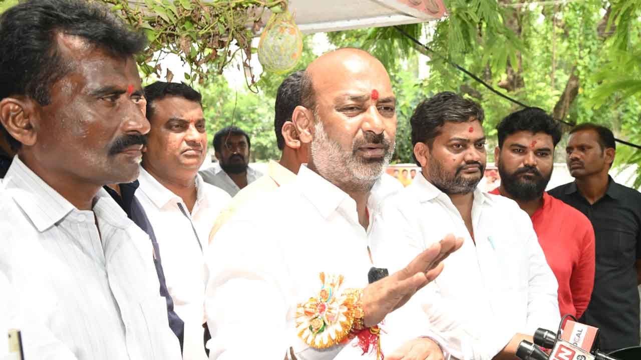 Bandi Sanjay | రుణమాఫీపై చిత్తశుద్ధి ఉంటే శ్వేత పత్రం విడుదల చేయాలి : బండి సంజయ్‌