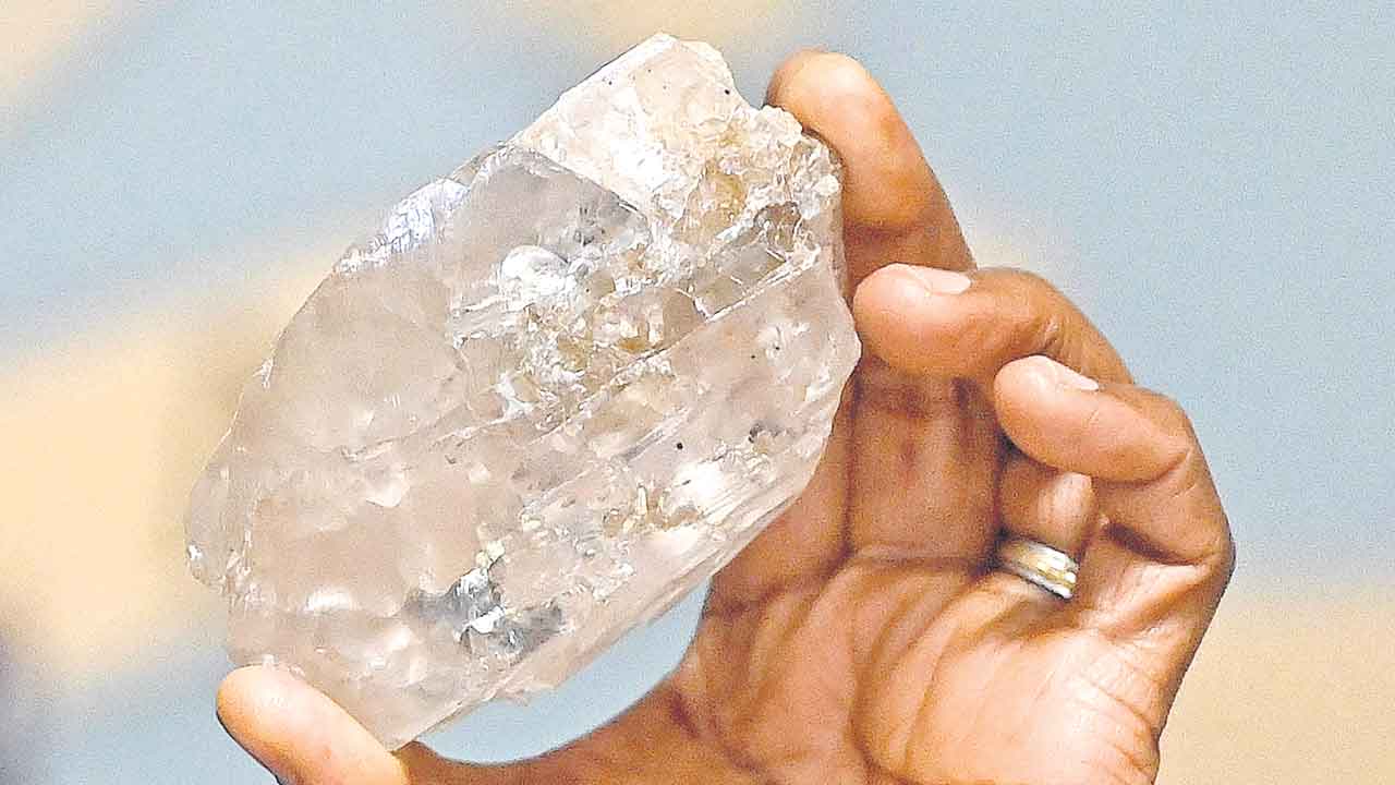 Biggest Diamond | బోట్స్‌వానా గనిలో 2,492 క్యారెట్ల భారీ వజ్రం.. 1905 తర్వాత ఇదే మొదటిసారి