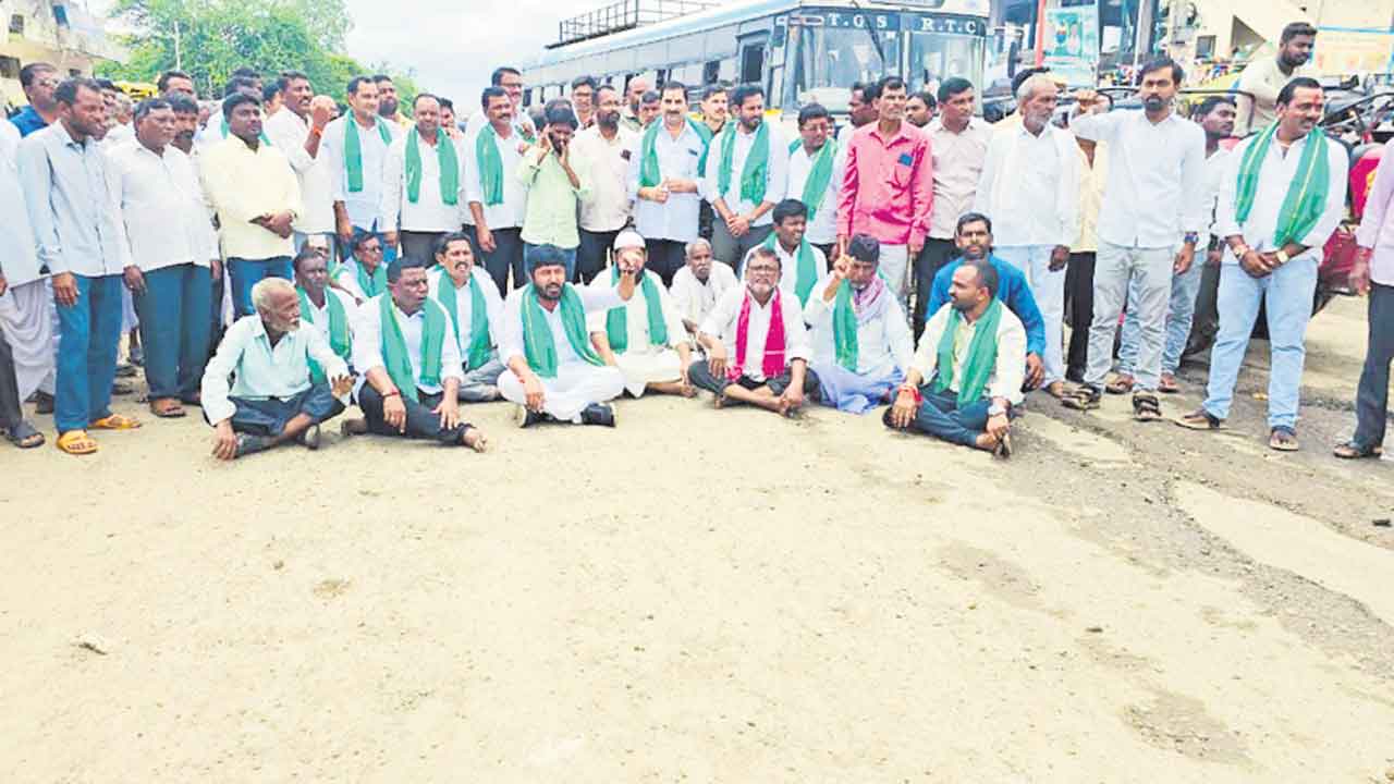 మాఫీ మంటలు.. రుణమాఫీ కాకపోవడంపై మండిపడుతున్న రైతన్నలు