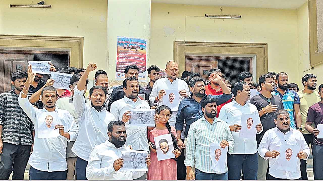 Job Calendar | జాబ్‌లెస్‌ క్యాలెండర్‌పై భగ్గుమన్న నిరుద్యోగులు