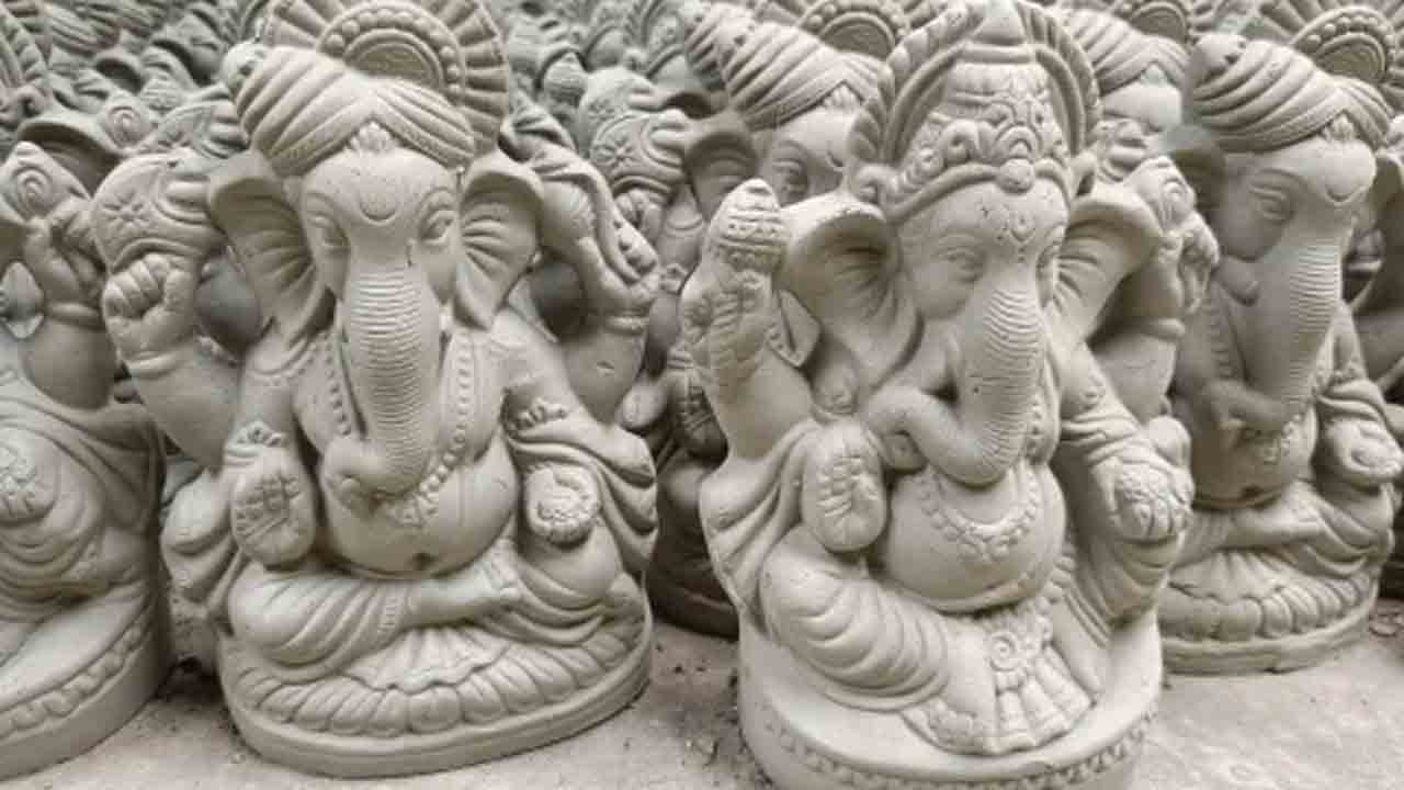 Ganesh Chaturthi | మట్టి గణపతి.. గట్టి సంకల్పం..