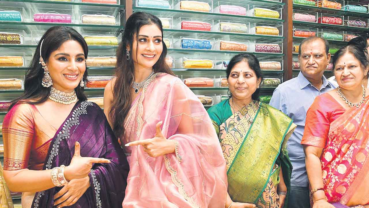 కరీంనగర్‌లో మెరిసిన సినీతారలు