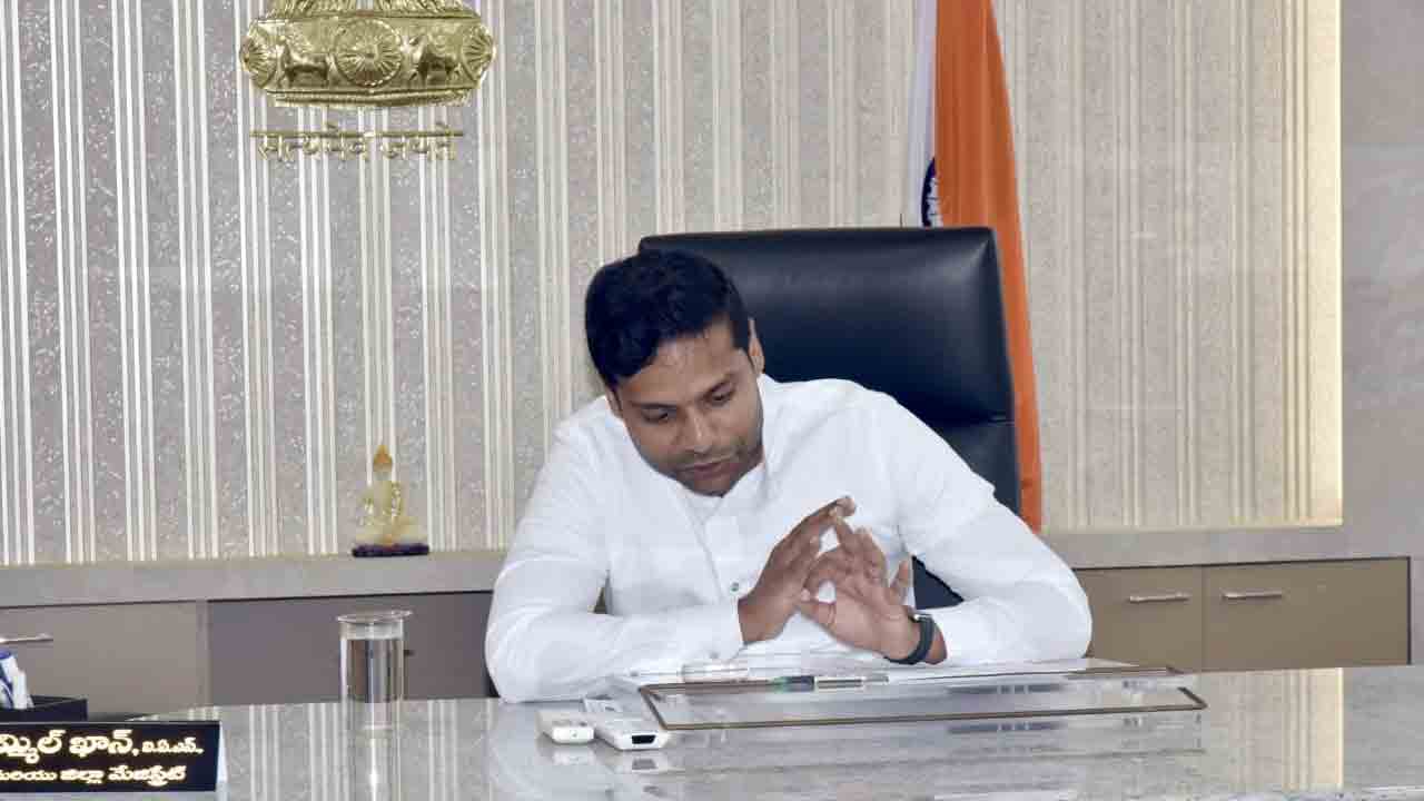 భారీ వర్షాలతో అప్రమత్తంగా ఉండాలి