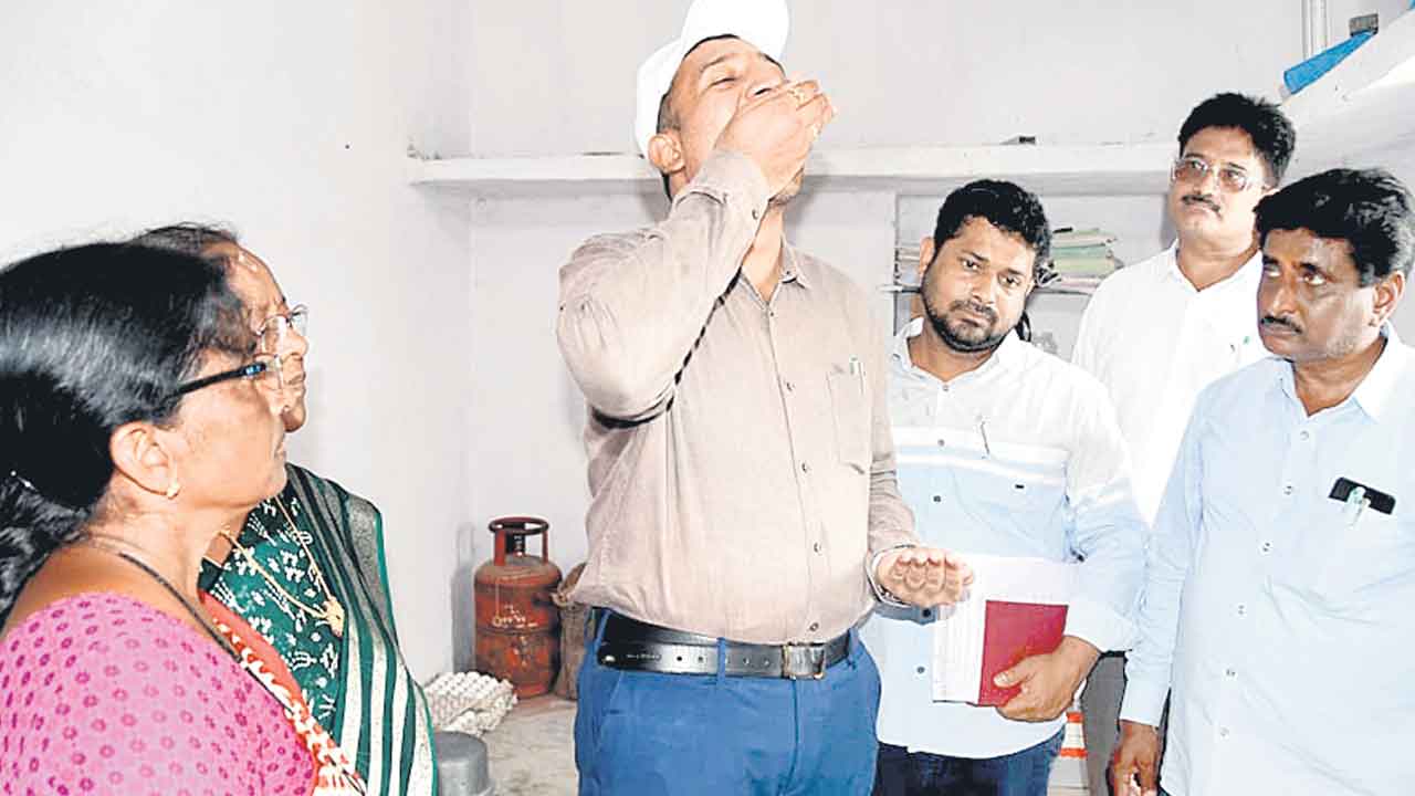 కలెక్టర్‌ విస్తృత తనిఖీలు