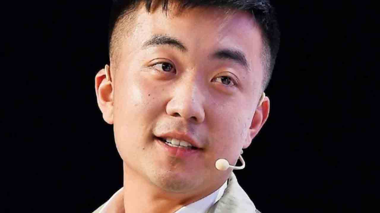 Carl Pei | వ్యాపారాలకు హైబ్రిడ్‌ మోడల్‌ వర్కవుట్‌ కాదు : నథింగ్‌ సీఈవో